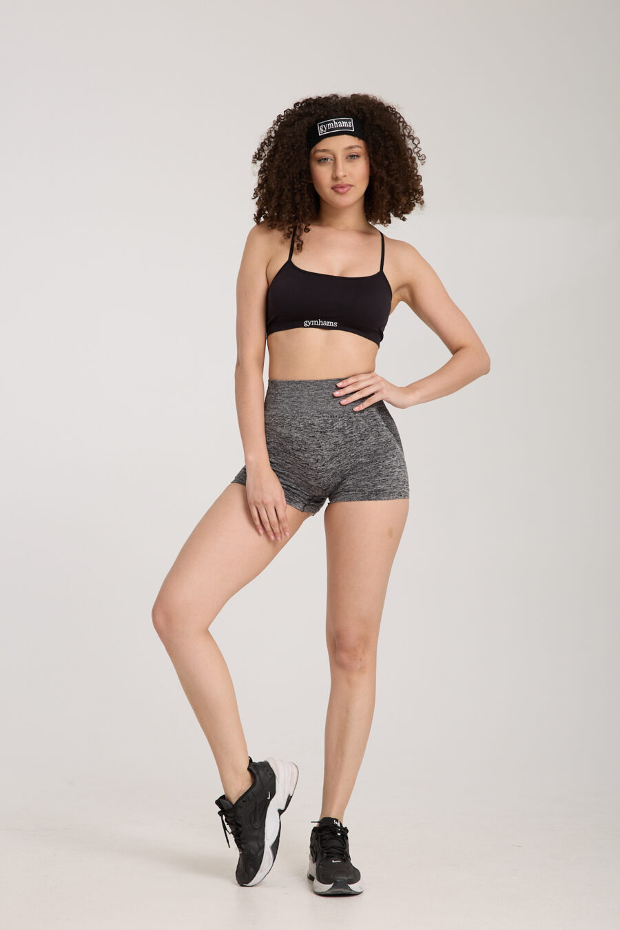 Gymhams Süper Mini Kalça Büzgülü Gri Spor Şort – Push-Up Etkili, Toparlayıcı, Yüksek Bel - Görsel 6