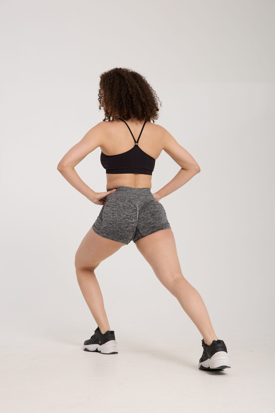 Gymhams Süper Mini Kalça Büzgülü Gri Spor Şort – Push-Up Etkili, Toparlayıcı, Yüksek Bel - Görsel 5