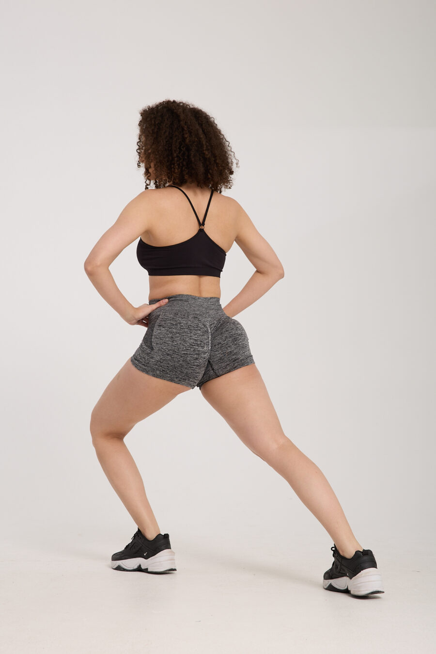 Gymhams Süper Mini Kalça Büzgülü Gri Spor Şort – Push-Up Etkili, Toparlayıcı, Yüksek Bel - Görsel 7